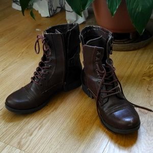 GUESS fuax leather boots